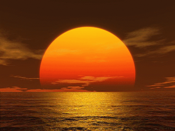 Красное солнце на фоне моря